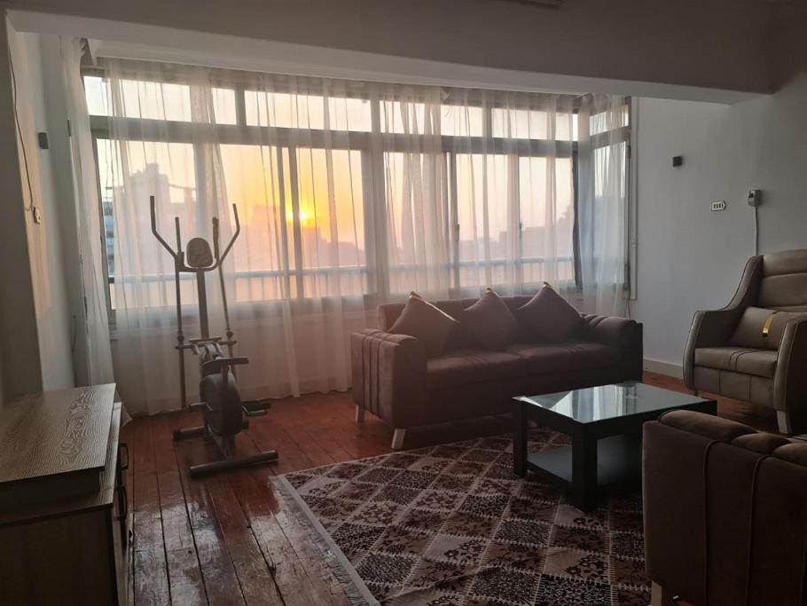Apartment Convenient In Makram Ebaid - Nasr *